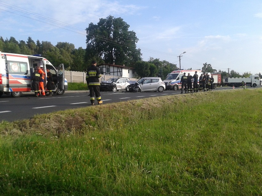 W czwartek po godzinie 18 doszło do zderzenia dwóch aut na...