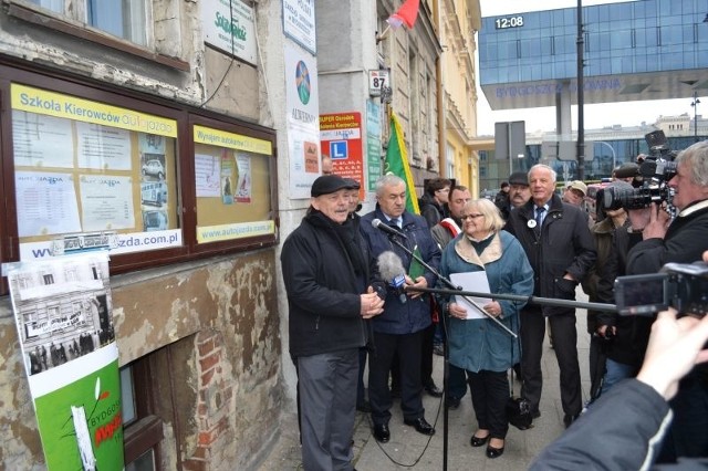 Telesfor Horodecki z Olszewki zaapelował do uczestników spotkania o poparcie wniosku dotyczącego wyjaśnienia okoliczności w jakich zginął działacz chłopski - Piotr Bartoszcze