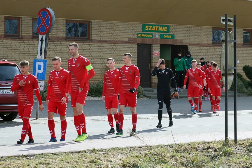 Pierwsze spotkania piłkarskiej wiosny na czwartoligowych boiskach. Zdjęcia