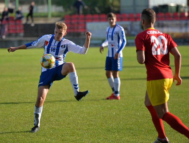 W meczu klasy O Jarosław Czuwaj Przemyśl pokonał u siebie Pogoń-Sokół Lubaczów 2:0 (0:0). Bramki dla przemyślan strzelali Kamil Folwarski w 56. min i Mateusz Świst w 67. min.