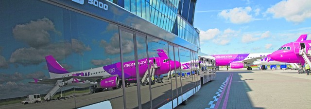 Tanie linie Wizz Air to największy przewoźnik na naszym lotnisku. Lata głównie do Europy Zachodniej, ale też do Kijowa i Kutaisi