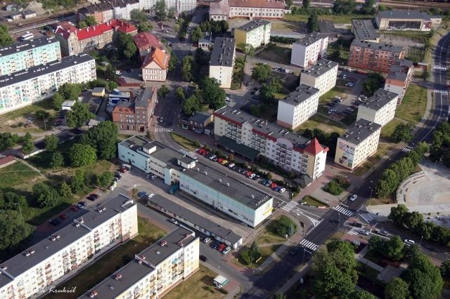 Centrum Kostrzyna z lotu ptaka. Widać na nim ul. Dworcową i Sikorskiego. To m. in. ten rejon obejmie nowy plan zagospodarowania przestrzennego.
