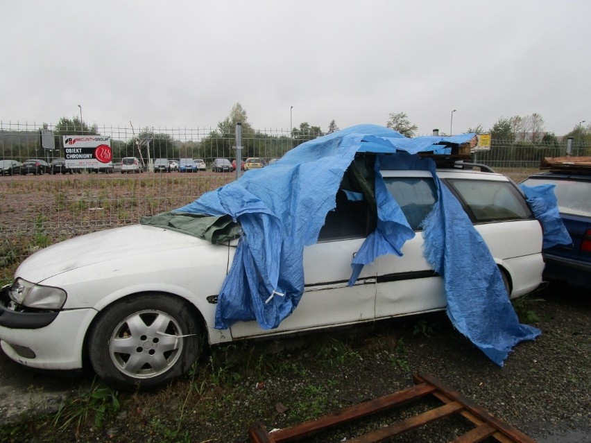 Wraki samochodów odholowane w Katowicach