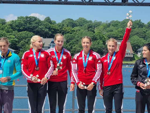 Dominika Putto, Adrianna Kąkol, Anna Puławska i Karolina Naja