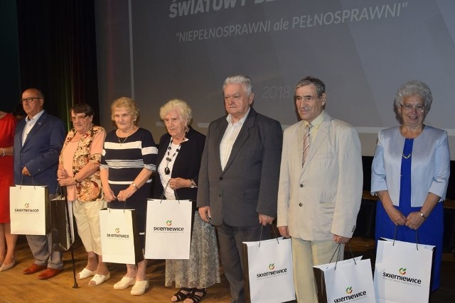 W środę, 5 września, w kinoteatrze Polonez odbyły się obchody Światowego Dnia Inwalidy pod hasłem Niepełnosprawni ale Pełnosprawni. Zorganizował je skierniewicki oddział Polskiego Związku Emerytów, Rencistów i Inwalidów w Skierniewicach. Były odznaczenia, upominki i program artystyczny w wykonaniu uczniów skierniewickiej szkoły muzycznej.