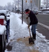 Zimą dodatkowe obowiązki pracodawca ma także wobec tych, którzy pracują na zewnątrz.