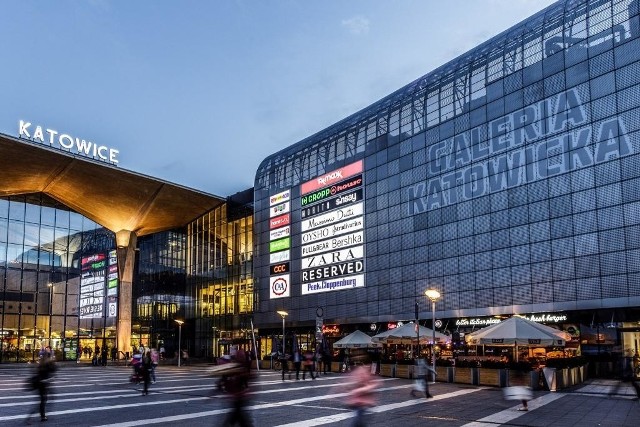 Rekrutacja studentów Uniwersytetu Śląskiego trwa przed Galerią Katowicką