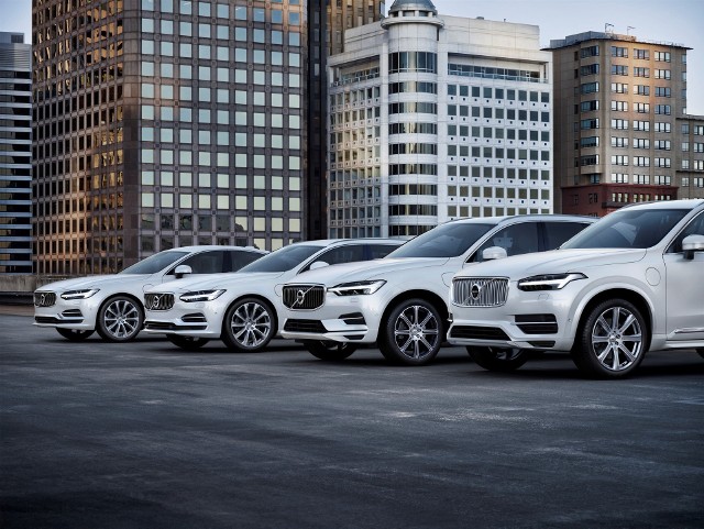 Volvo Cars ogłosiło, że każdy z modeli zaprezentowanych od 2019 r. będzie wyposażony silnik elektryczny. Opierając gamę wyłącznie o "miękkie" hybrydy z niewielkim motorem elektrycznym, hybrydy plug-in i auta elektryczne szwedzki koncern dokona rewolucji w świecie motoryzacji.fot. Volvo