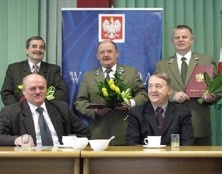 Od lewej Marek Wróblewski, Lech Kołdyka, Piotr Niemiec, Jan Świrepo i Zbigniew Lewicki (wojewódzki inspektor ochrony środowiska) (fot. Krzysztof Korsak)