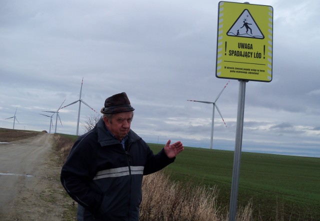 Farma wiatrowa w Lipnikach w powiecie nyskim. Jedna z nielicznych w województwie.