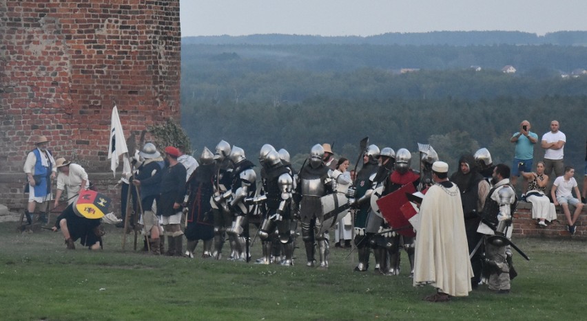Inscenizacja wojny golubskiej na zamku w Golubiu-Dobrzyniu. Zobacz zdjęcia z obchodów 601-lecia bitwy