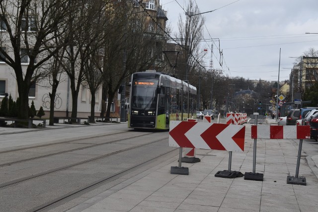 Naprawa (juz druga!) płyt na ul. Sikorskiego rozpoczęła się w lipcu 2023. Prace nie zostały odebrane do dziś.