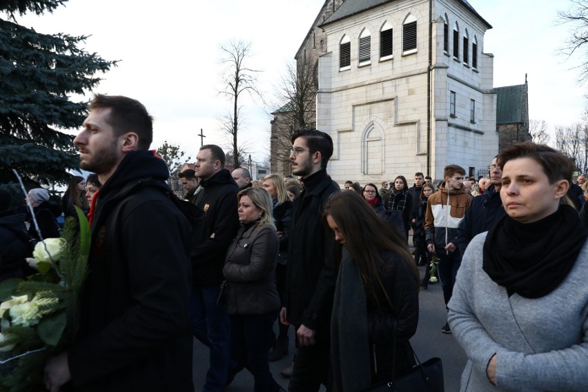 Pogrzeb Dawida Jakubowskiego, maturzysty z Końskich, reprezentanta Polski juniorów w piłce ręcznej odbył się w Żarnowie [ZDJĘCIA]