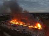 Pożar firmy Opak w Szczecinku. Straty są ogromne. Trwa akcja [ZDJĘCIA, WIDEO] AKTUALIZACJA 12.08.2019 