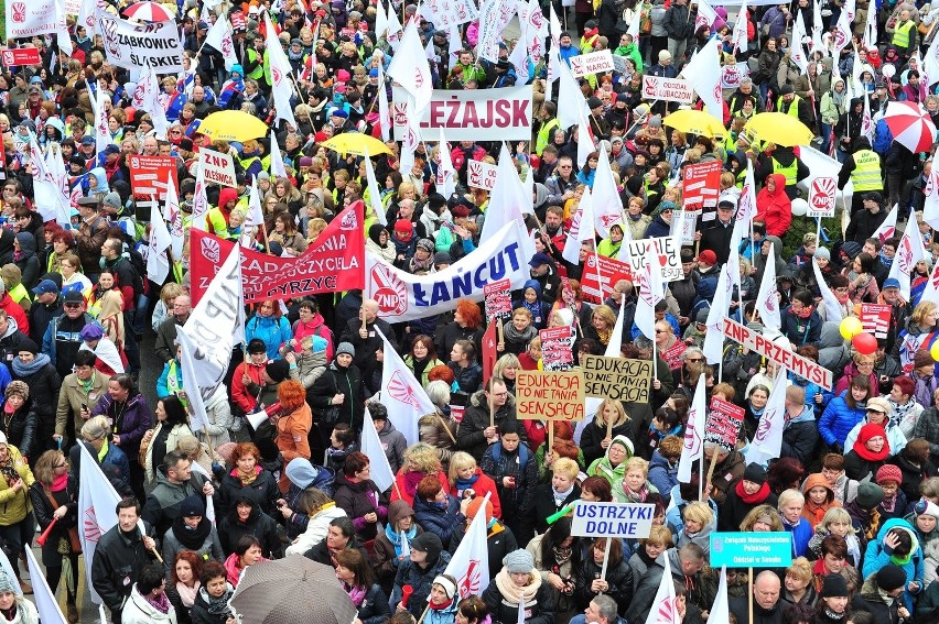 Warszawa, 18 kwietnia 2015: Marsz i manifestacja nauczycieli, protest związkowców [ZDJĘCIA, RELACJA]