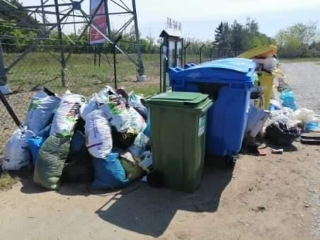 Działkowcom z Bydgoszczy cuchną śmieci – zawiadamiają sanepid