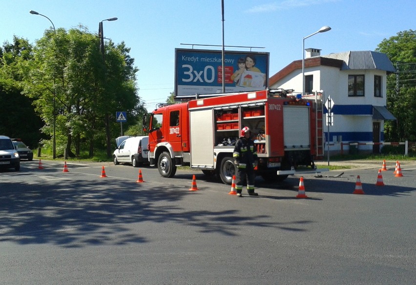 Wrocław: Wypadek na ul. Bystrzyckiej. Trzy osoby zostały ranne (ZDJĘCIA)