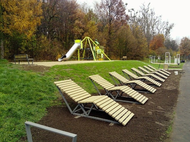 Plaże i nabrzeża trzech poznańskich jezior - Kierskiego, Strzeszyńskiego i Rusałki - zostały zrewitalizowane. Do użytku oddano m.in. nowe place zabaw i miejsca aktywności fizycznej, a także niezbędną dla plażowiczów, rowerzystów i pieszych infrastrukturę.Przejdź do kolejnego zdjęcia ------>SPRAWDŹ TAKŻE: 20 miejsc, z których poznaniacy mogą być dumni! [ZDJĘCIA]ZOBACZ TAKŻESkarb w centrum Poznania:Źródło: TVN24