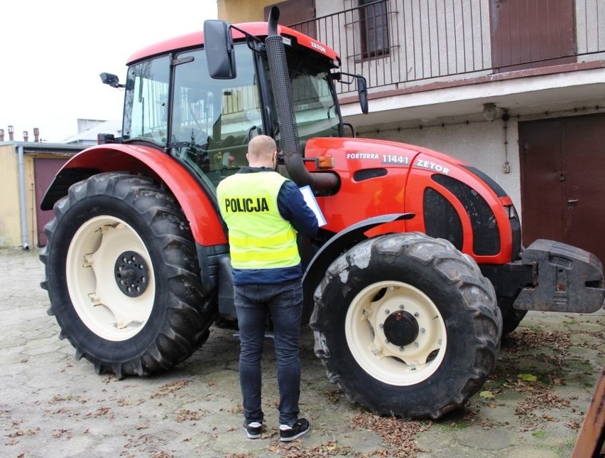 Łowicka policja odzyskała skradzione ciągniki rolnicze...