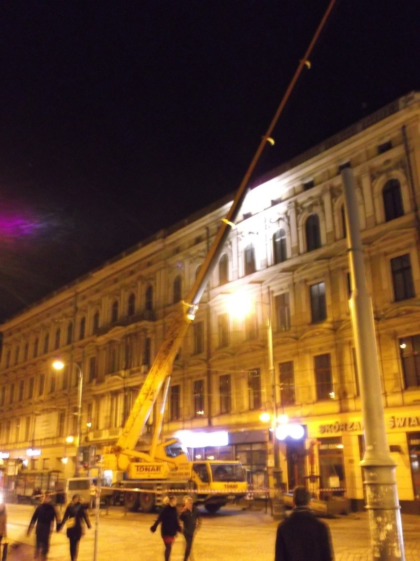 Wrocław: Wielki remont przy pl. Teatralnym trwa w dzień i w nocy [ZDJĘCIA]