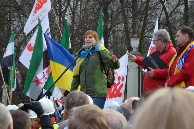 Przed ambasada przemawiała m.in. Irina Vivsiana, studentka Uniwersytetu Opolskiego.