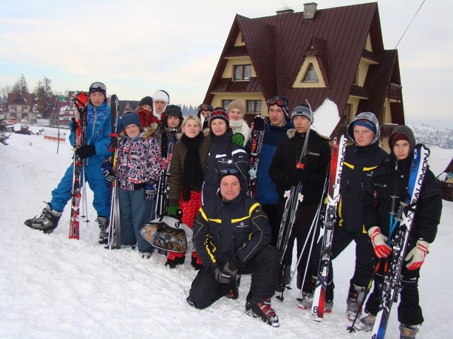 Chełmińscy narciarze oraz ich opiekunowie: Anna Wolska i Marcin Petr