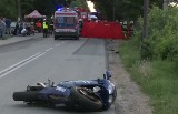 Tragiczny wypadek motocyklisty i pasażera w Zawadzie ZDJĘCIA + WIDEO Zderzyli się czołowo z samochodem