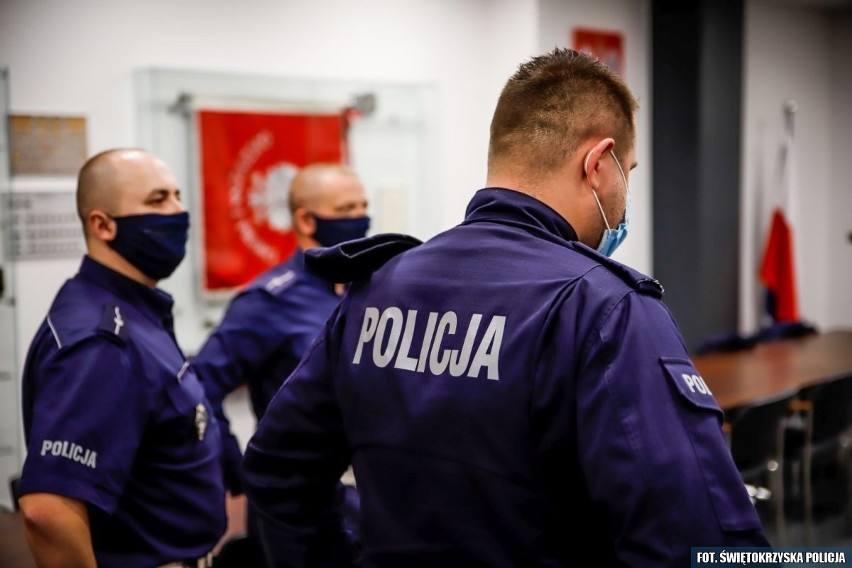 3-letni Maciuś z gminy Oksa w komendzie policji w Kielcach. Z rodzicami dziękował za uratowanie życia [ZDJĘCIA, WIDEO]