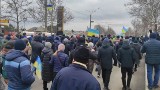 W okupowanym mieście brakuje leków i jedzenia. Mieszkańcy protestują przeciwko Rosji