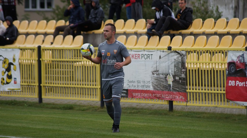 IV liga piłkarska: Dąb Dębno idzie jak burza. Siedem goli Vinety. ZDJĘCIA