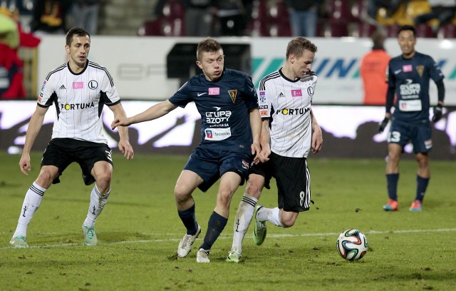 Tomasz Jodłowiec (z lewej) nie zagra przez najbliższe trzy mecze ligowe.