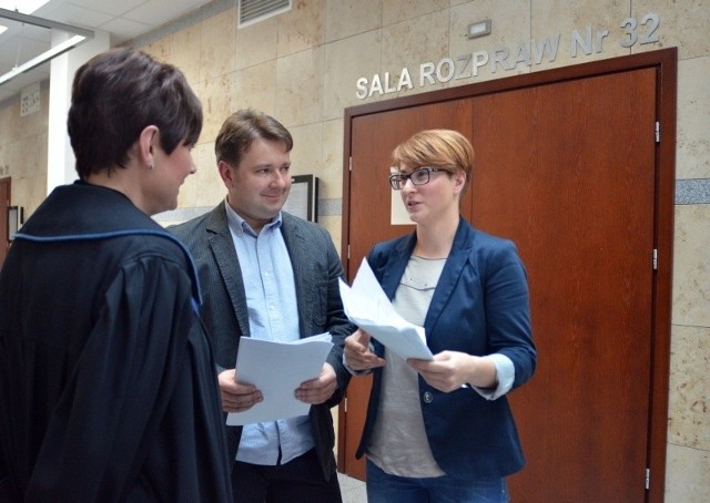 Kamila Słowik razem z Adamem Maciejewskim, swoim przełożonym, a zarazem partnerem życiowym z niepokojem czekała na rozstrzygnięcie sądu.
