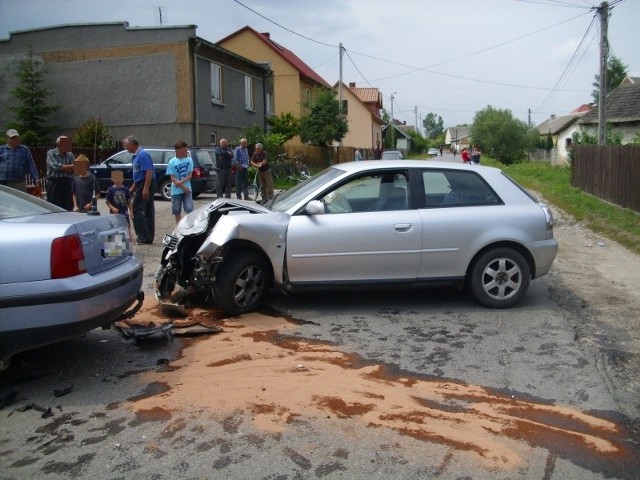 Na miejscu sobotniego wypadku w Brzegach w powiecie jędrzejowskim