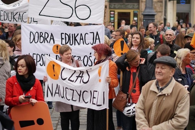 Protest włoski nauczycieli w Śląskiem. Jak wygląda sytuacja?