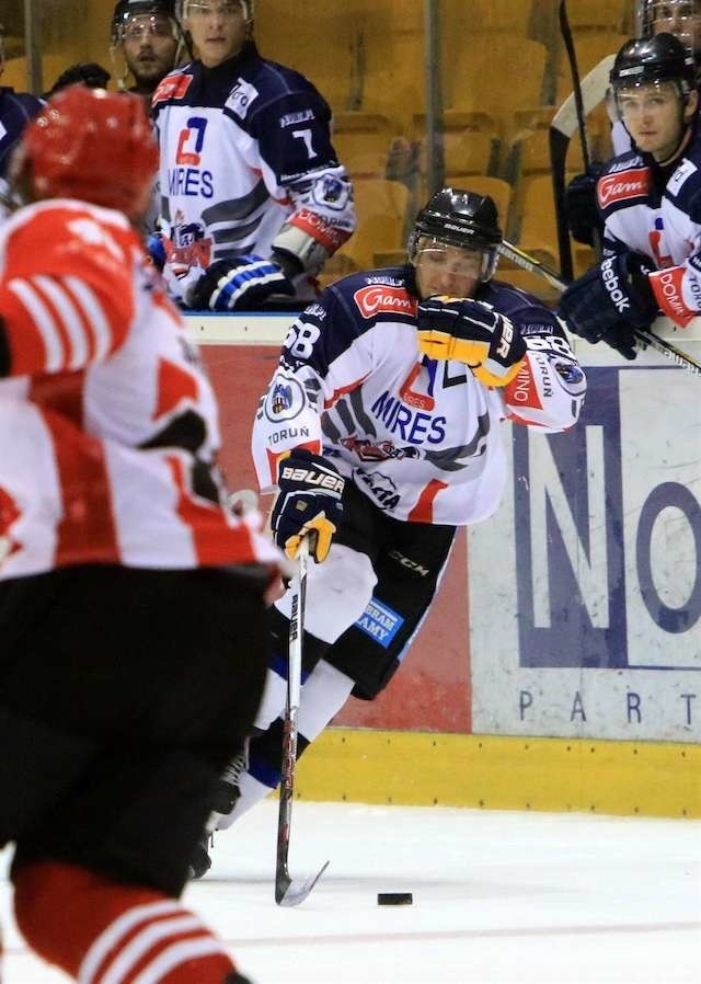 Nesta Mires Toruń (na zdjęciu Jacek Dzięgiel) przegrała spotkanie 9. kolejki Polskiej Hokej Ligi w Sosnowcu. Tamtejszemu Zagłębiu uległa 2:5