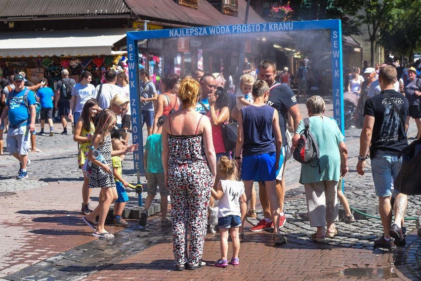 Żar leje się z nieba w Zakopanem. Turyści szukają ochłody [ZDJĘCIA]