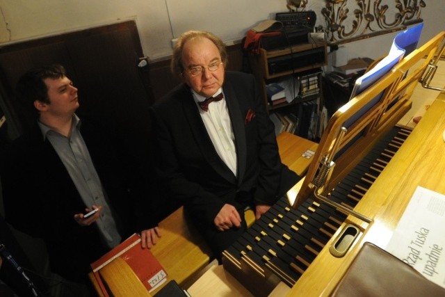 Prof. Krzysztof Latała uczy gry na organach w Krakowie, Lipsku i Lubece. Koncertował m.in. w USA. W niedzielę wystąpił w Opolu.