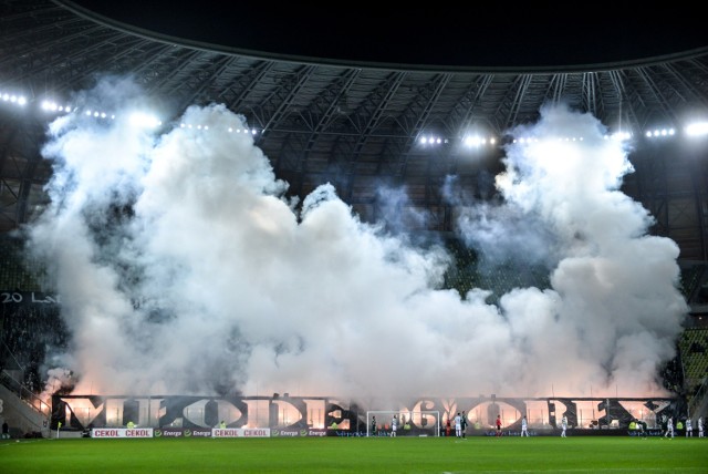 Ultrasi Lechii zadymili stadion. Zobacz oprawę z meczu ze Śląskiem