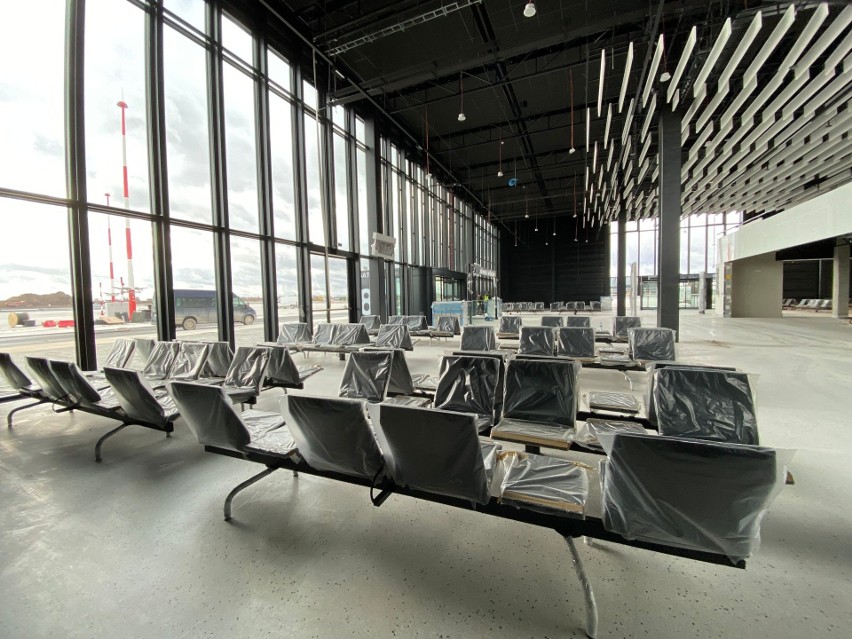 Pracownicy Biura Podróży Nekera oglądali Port Lotniczy Warszawa - Radom. Zobacz najnowsze zdjęcia z terminala lotniska. Są już wyświetlacze