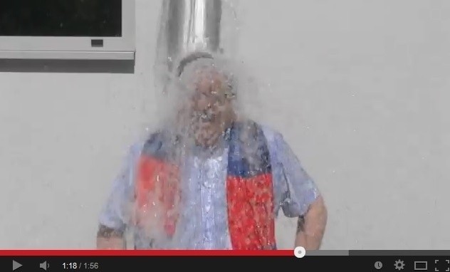 Zdzisław Kręcina się oblał! Zobacz "Ice Bucket Challenge" [WIDEO]