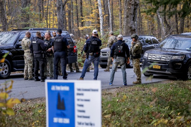 Trwają poszukiwania Roberta Carda podejrzewanego o zabicie 18 osób i ranienie 13 podczas strzelaniny w Lewiston w amerykańskim stanie Maine