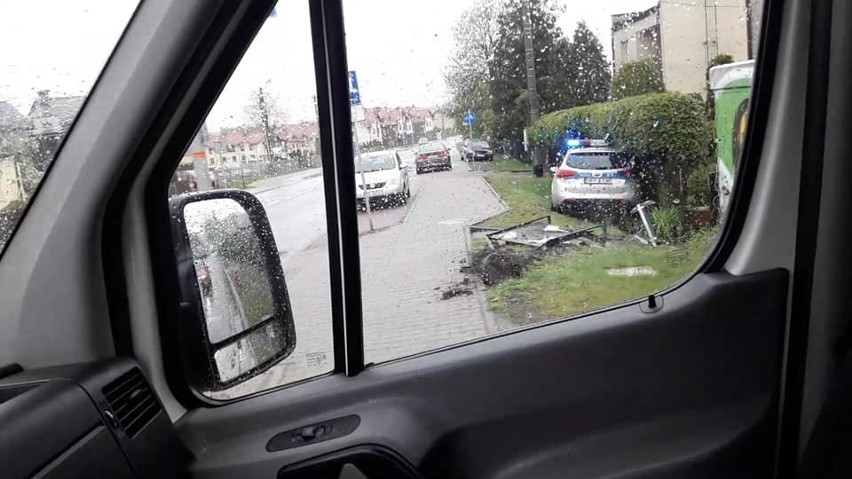 Katowice: Radiowóz na sygnale uderzył w ogrodzenie 
