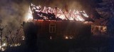 Dwa ogromne pożary jednej nocy w Mędrzechowie na Powiślu Dąbrowskim. Doszczętnie spalił się dom i stodoła. Ludzie boją się podpalacza