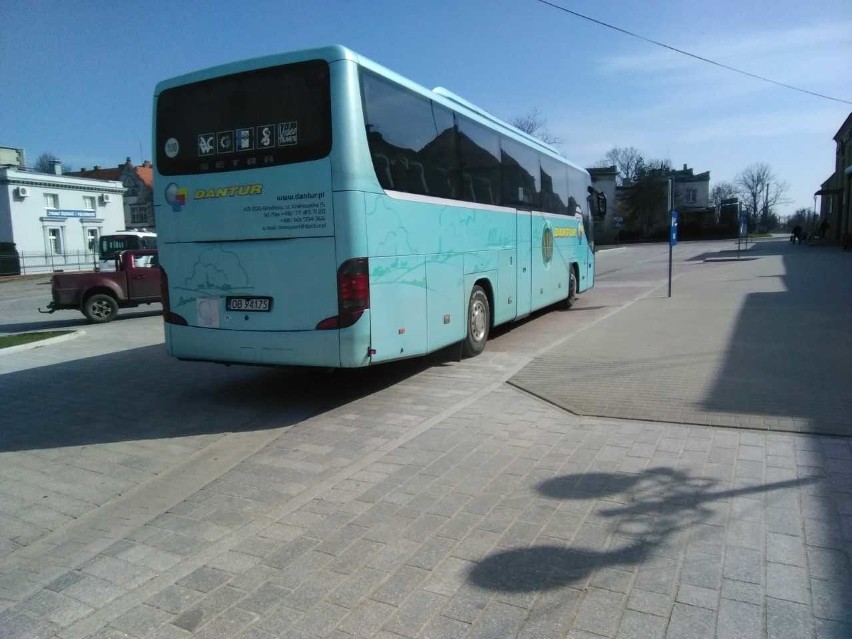 Ten autobus wiózł w środę pasażerów na linii Brzeg - Grodków...