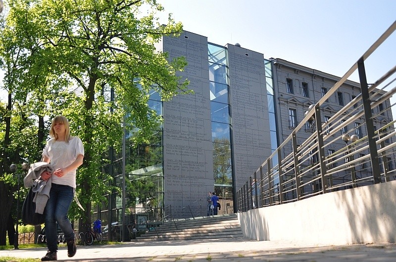 Miejska Biblioteka Publiczna, Opole...