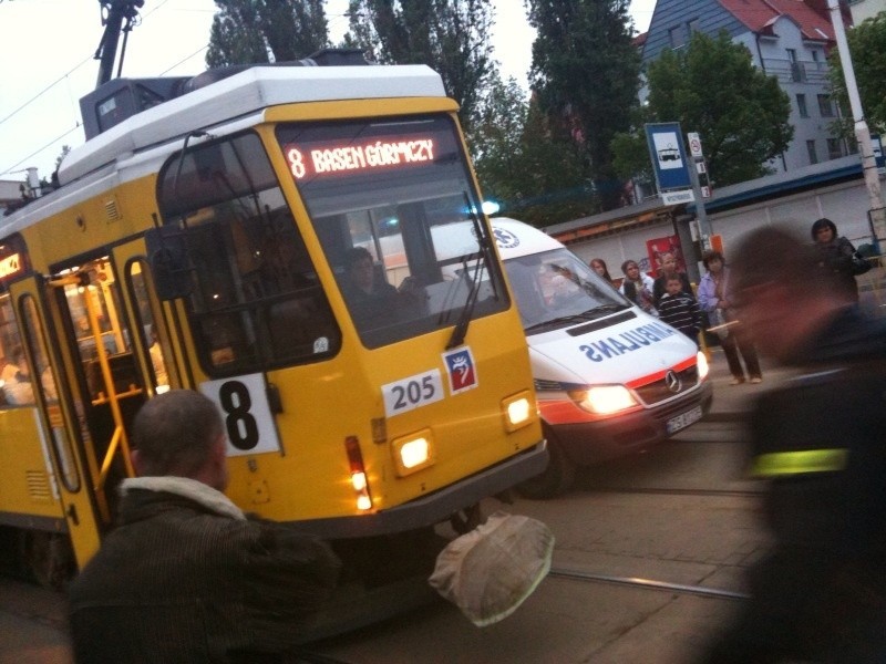 Ruch tramwajowy na ul. Wyszyńskiego został wstrzymany na...