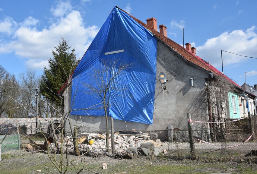 Budynek został zabezpieczony folią. Niebawem ma się pojawić...