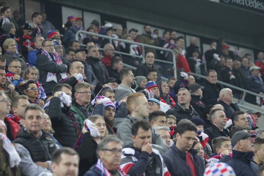 Górnik Zabrze - Śląsk Wrocław. Kibice odśpiewali hymn ZDJĘCIA KIBICÓW