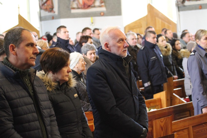 Ostatnie pożegnanie aspiranta Krzysztofa Węglińskiego z Tarnobrzega - policjanta, który zginął w wypadku jadąc na służbę  [ZDJĘCIA]