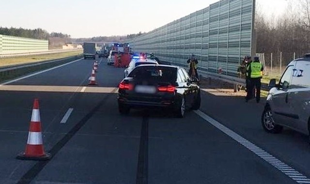 Wypadek na A1 pod CzęstochowąZobacz kolejne zdjęcia. Przesuwaj zdjęcia w prawo - naciśnij strzałkę lub przycisk NASTĘPNE